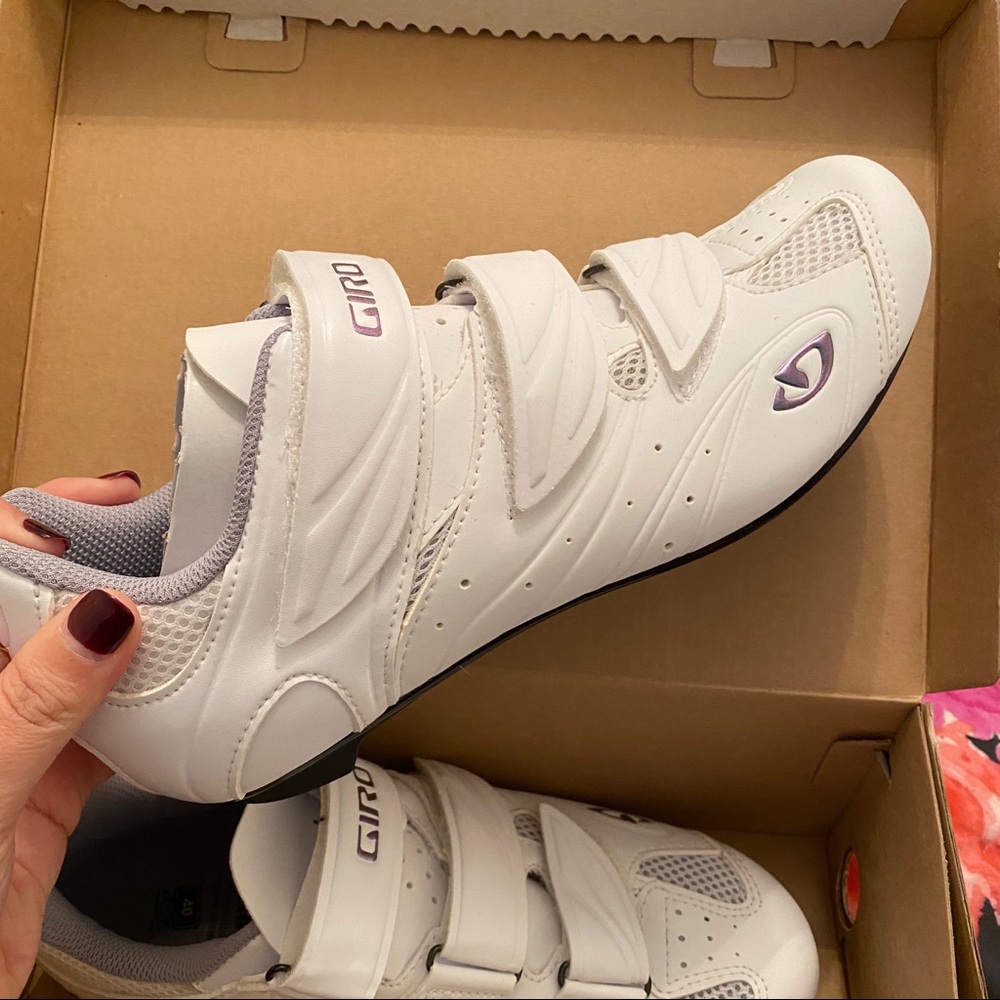 Giro Sante II women’s cycling shoes in white- NWOT
